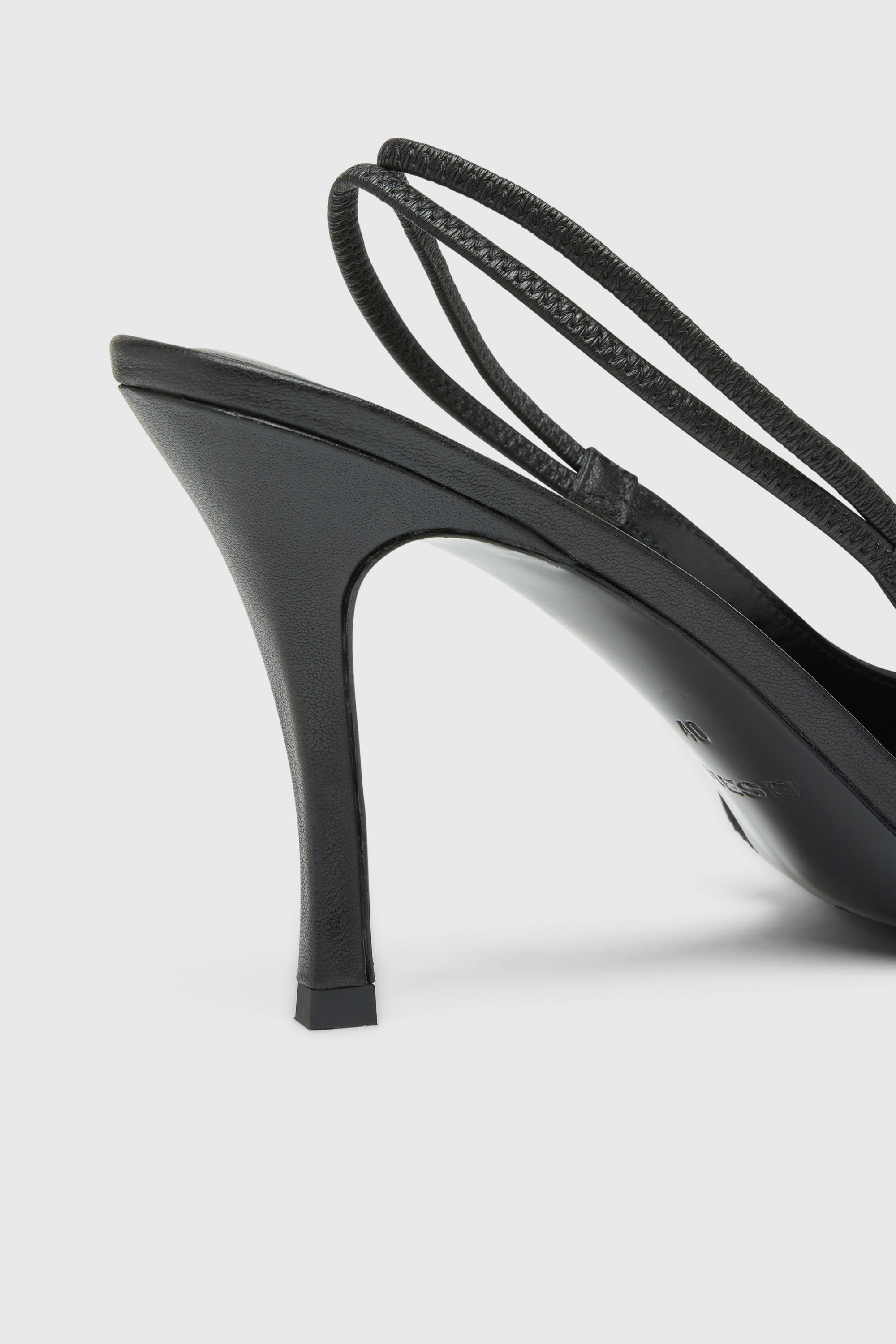 Diesel - D-VENUS SB, Woman's D-Venus-Slingback pumps in nappa leather in Black - 4