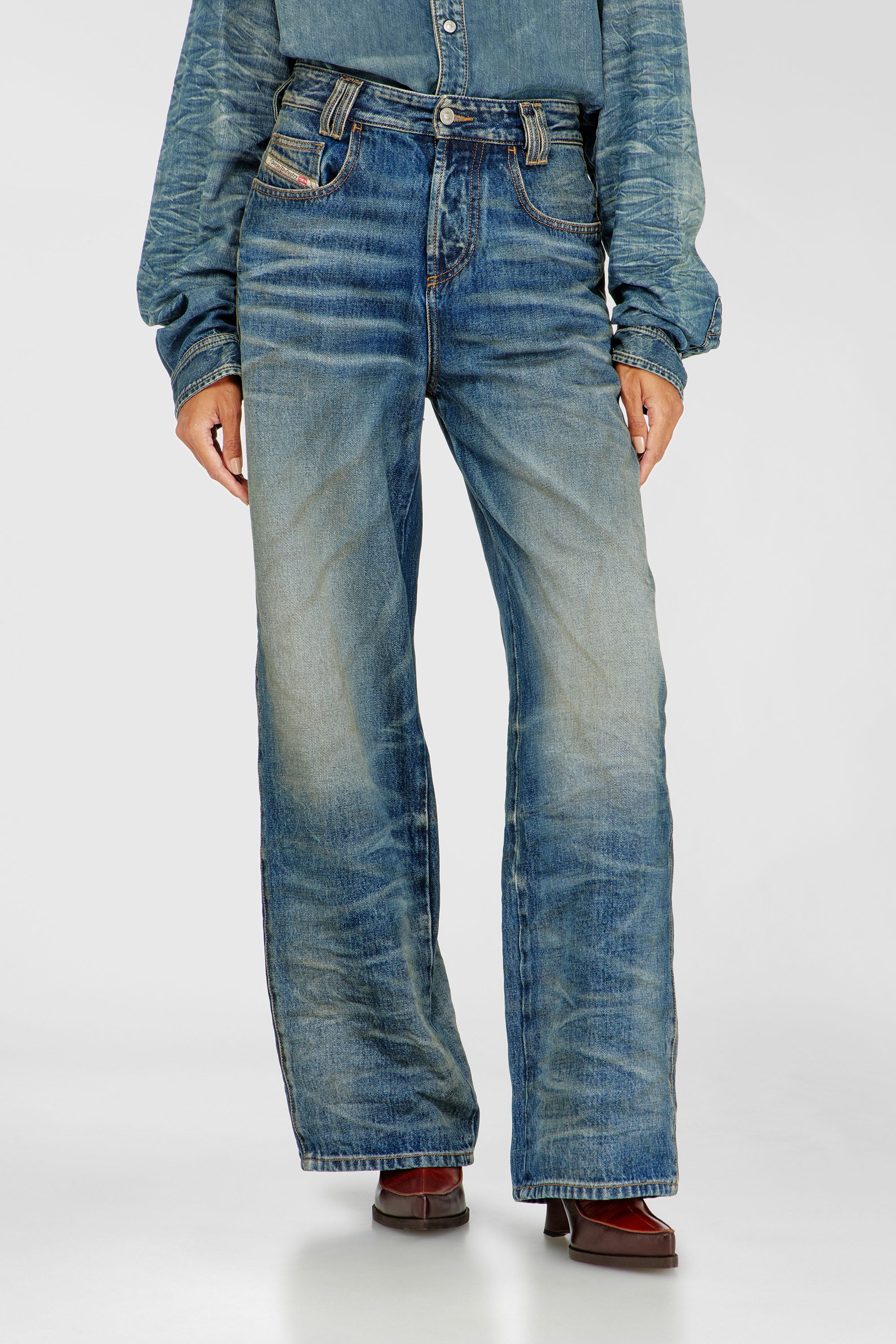 Diesel - Unisex's Relaxed Jeans 1982 D-Hakou 007GC, Medium blue - 2