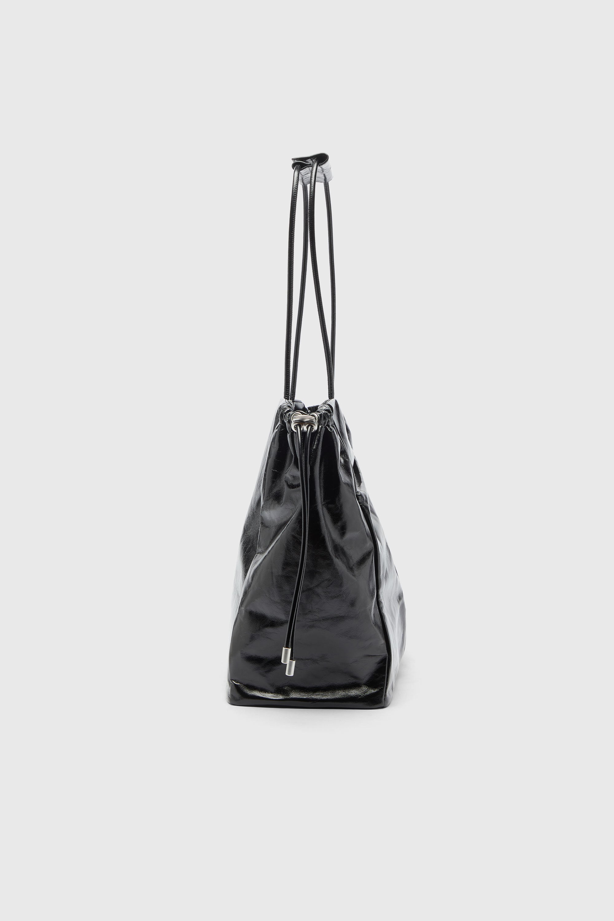 Diesel - SCRUNCH-D TOTE E/W, Woman's Scrunch-D - Tote bag in shiny wrinkled leather in Black - 5